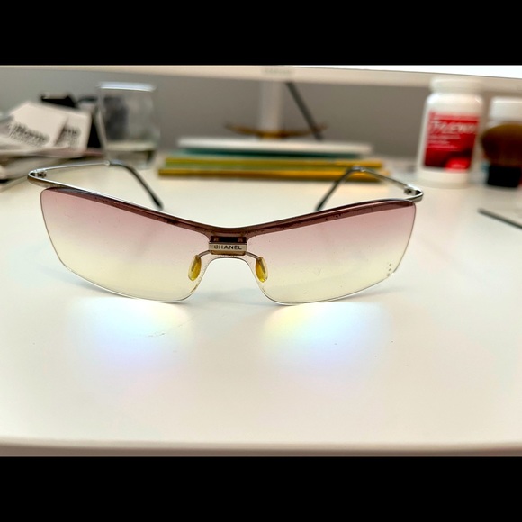 Chanel pink pearl sunglasses - Picture 1 of 6